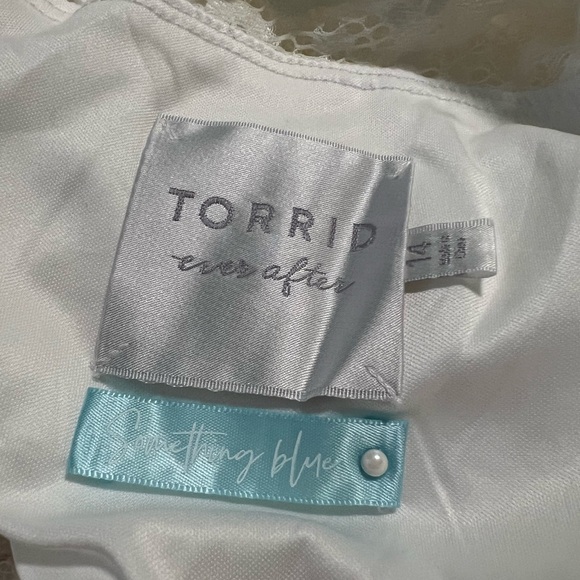 Torrid White Lace Wedding Dress - Picture 8 of 16